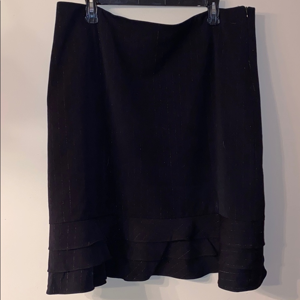 Size 18 women’s skirt (ruffled bottom)